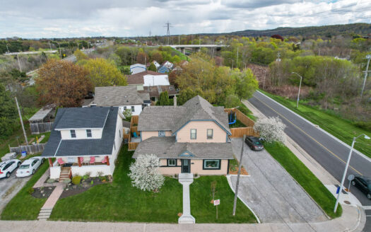 Spectacular Grimsby 4-Plex!