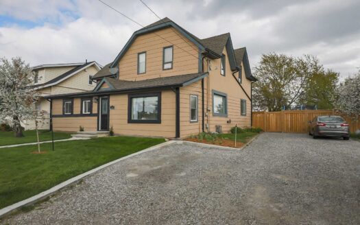 Spectacular Grimsby 4-Plex!