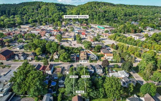 5 Adelaide St, Grimsby Ontario L3M 1X2