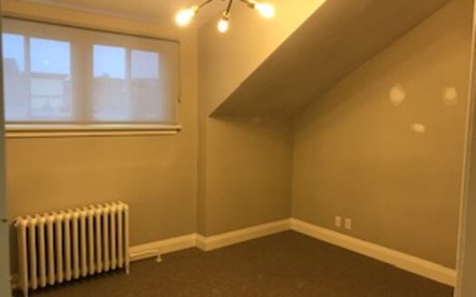 LEASED DOWNTOWN GRIMSBY OFFICE/STUDIO OPPORTUNITY