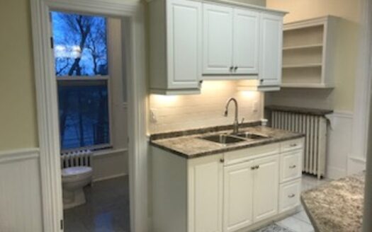 LEASED – DOWNTOWN ONE BEDROOM APARTMENT