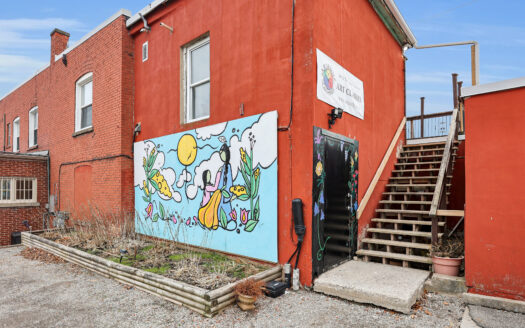 BUSTLING DOWNTOWN GRIMSBY LEASE OPPORTUNITY