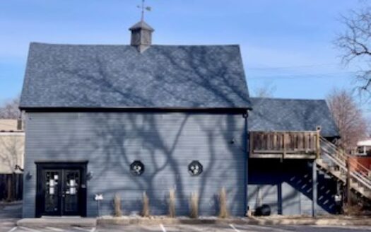 "COACH HOUSE" GRIMSBY COMMERCIAL OR LIVE/WORK FOR LEASE
