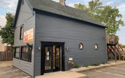 "COACH HOUSE" GRIMSBY COMMERCIAL OR LIVE/WORK FOR LEASE
