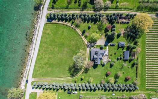 3718 Lakeshore Rd, Beamsville, Ontario, L3J 0X2